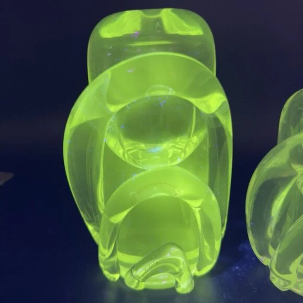 1985 Blodgett Clear Glass Bud Vase Set 2 Heavy Paperweight Manganese‎ 365nm UV